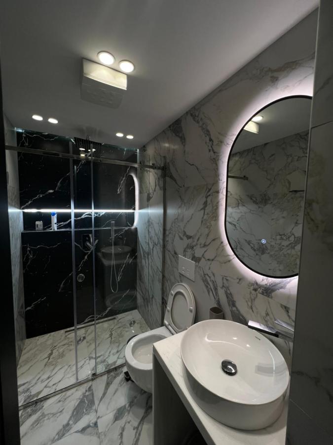 Deluxe Apartment Bllok Tiran Dış mekan fotoğraf