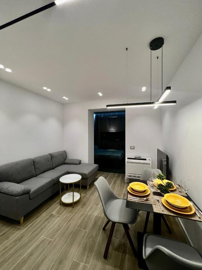 Deluxe Apartment Bllok Tiran Dış mekan fotoğraf